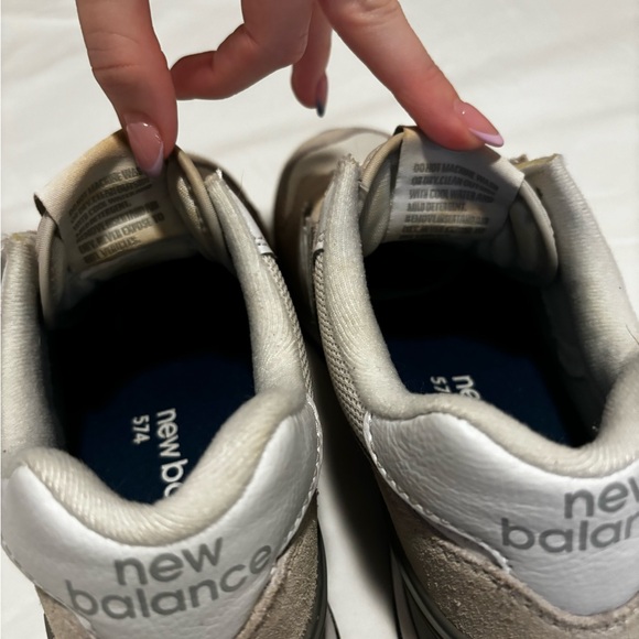 New Balance women’s 6 Gray Sneakers - Picture 5 of 7